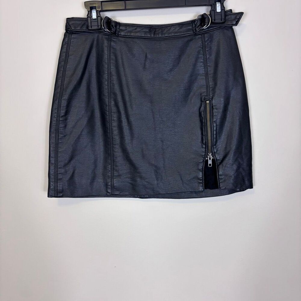 Free People Black Faux Leather Mini Skirt Size‎ 4